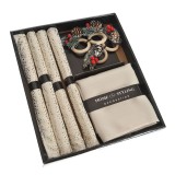 Set elegant pentru masa cu servete textile si accesorii de Craciun