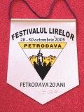 Fanion - Festivalul &quot;LIRELOR&quot; - Clubul Montan PETRODAVA Piatra-Neamt 2005