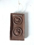 Placuta ceramica decor de agatat pe perete, cu decor emboasat / in relief, o para si o pasare, 11x6x1cm