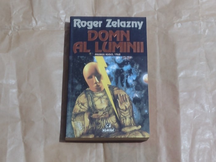 ROGER ZELAZNY - DOMN AL LUMINII