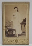 FOTOGRAFIE C.D.V. , STUDIO L. WAISMAN , BUCURESTI , TANARA CU ROCHIE ALBA , SFARSITUL SEC. XIX