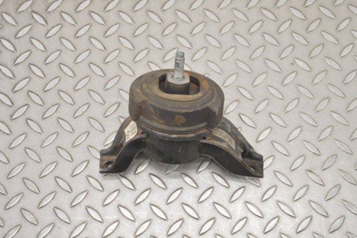 Suport motor dreapta KIA SORENTO II XM 2013 OEM: 21810-2P950 | 18335655