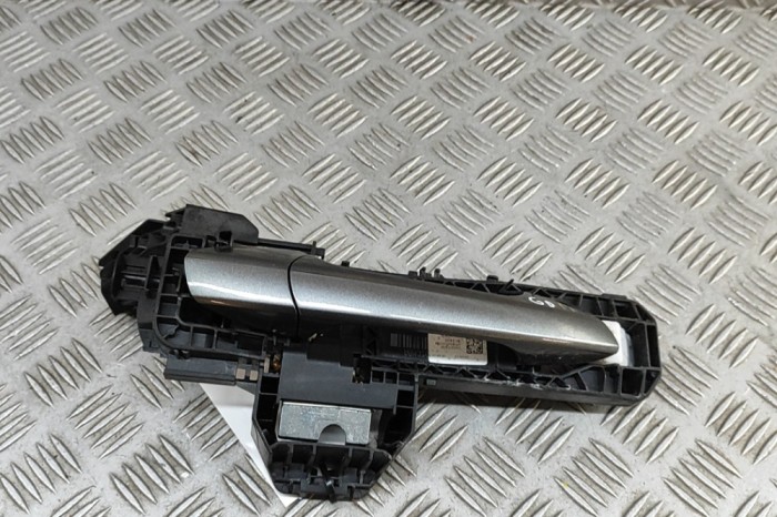 M&acirc;ner exterior ușă dreapta spate INFINITI Q30 2019 OEM: 82610-5DM0A | 31517317