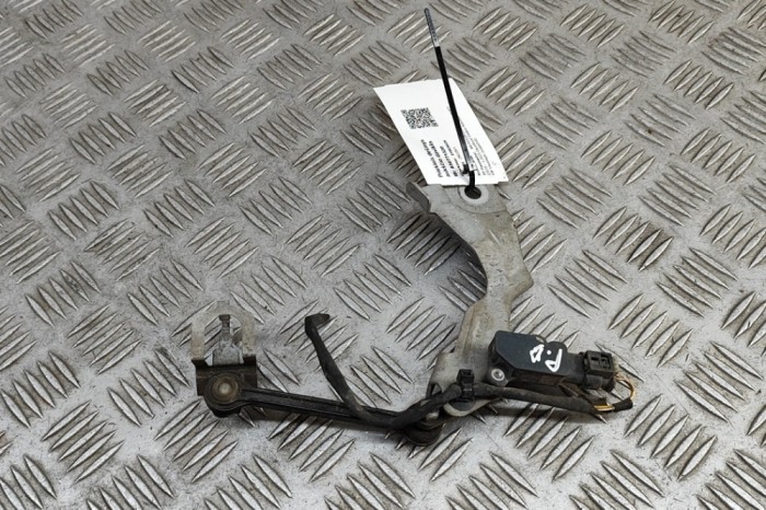 Senzor de nivel &icirc;nălțime dreapta față MERCEDES-BENZ GLE W167 2023 OEM: A0009059413 | 30771320