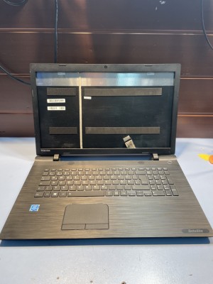 DEZMEMBREZ LAPTOP TOSHIBA C70 , C70-C-167 DEFECT foto
