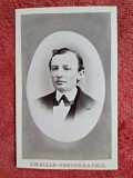 Fotografie tip CDV, barbat la costum, inceput de secol XX