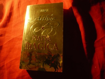 K.Crossley Holland - Arthur- Piatra Magica - Ed.Nemira 2008 , 507 pag Primul volum al Trilogiei Arthur foto