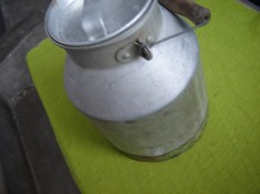 Bidon din aluminiu pentru lapte foto