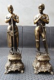 Cumpara ieftin Doua statuete vintage din alama sau bronz, barbat cu coasa, femeie cu grebla