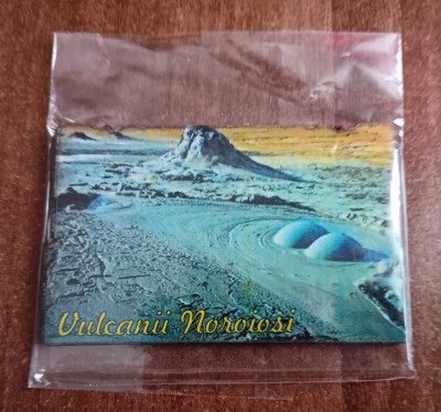 D1 - Magnet frigider - tematica turism - Vulcanii Noroioisi - Romania 83 foto