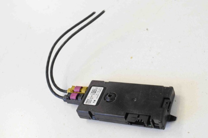 Amplificator de antena BMW 3 F30, F80 2013 OEM: 9231175