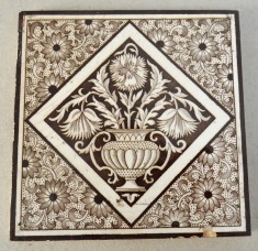 Placa ceramica Minton Aesthetic Movement cu motive florale cca 1885