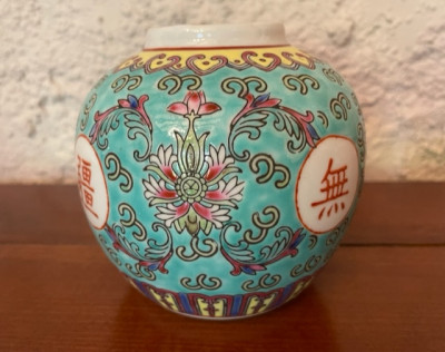 VAZA DIN PORTELAN CHINEZESC JINGDEZHEN, DECORATA MANUAL H11cm foto