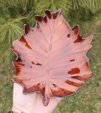 VAS DECORATIV DIN STICLA COLORATA IN FORMA DE FRUNZA