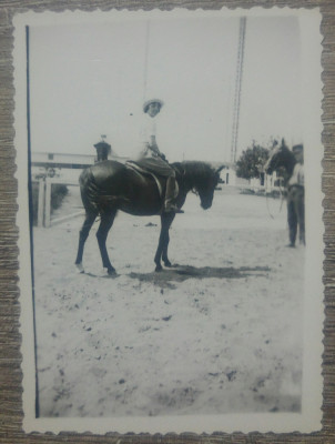 Domnisoara calare, 1940// fotografie foto