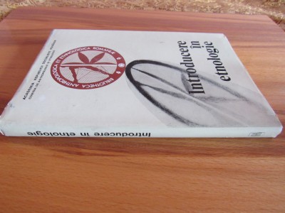 Introducere in etnologie - R: Vulcanescu foto