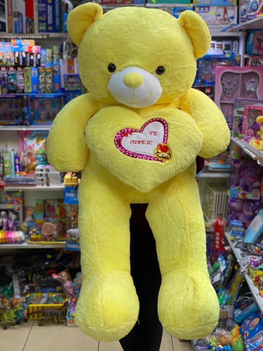 Urs imens galben de plus cu inima 1,1m
