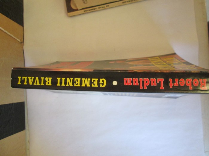 Robert Ludlum - Gemenii rivali