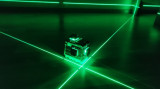Nivela laser verde cu acumulator incorporat