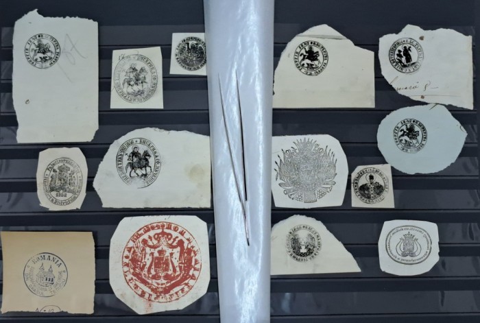 Lot de 14 decupaje anteturi / stampile Principatele Unite