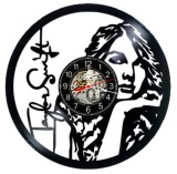 Ceas de perete decorativ realizat din disc de vinil, Model Taylor Swift Pop Star Portret Semnatura, Negru, 30 cm