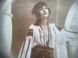 FRUMOASA FOTOGRAFIE CCA 1925-1930, TANARA IN COSTUM POPULAR