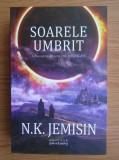 N. K. Jemisin - Soarele umbrit ( VISE &Icirc;NTUNECATE partea 2-a ), Nemira