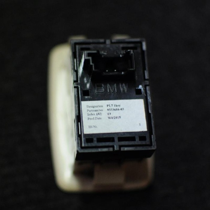 Buton geam ușă st&acirc;nga spate BMW X1 F48 2015 OEM: 9333686 1815557