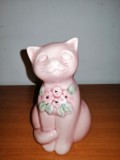 Pisica ceramica figurina statueta pisica ceramica roz cu flori roz verde pastel Rosa Ljung Suedia