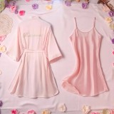 Cumpara ieftin Compleu Bridesmaid 2 Piese Dama, Halat si Cămașă de Noapte din Satin, Culoare Roz - MEI07