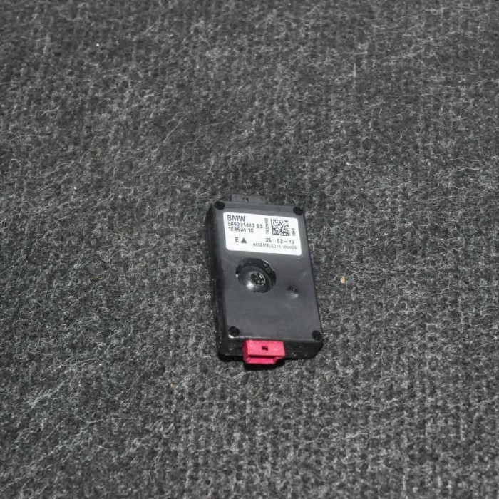 Amplificator de antena BMW 3 F30, F80 2013 OEM: 9231443 2664662