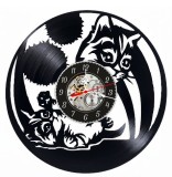 Ceas de perete decorativ realizat din disc de vinil, Model Pisici Jucause cu Gheutem de Lana, Negru Premium, 30 cm
