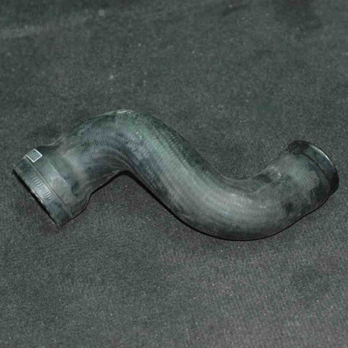 Furtun intercooler dreapta AUDI A4 8E2, B6 2002 OEM: 8E0145838G