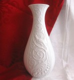 VAZA PORTELAN JOHANN SELTMANN BAVARIA DECOR IN RELIEF CU PASARI EXOTICE - PAUN 28.5 CM