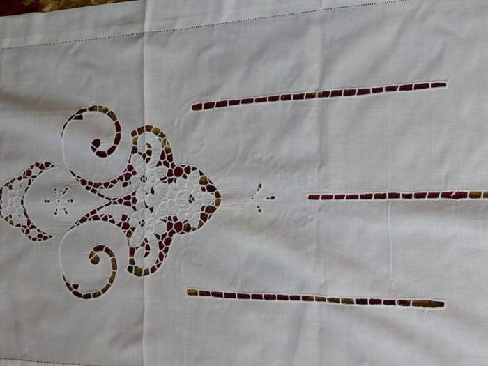 2 draperii / perdele / vintage , broderie sparta , deosebite