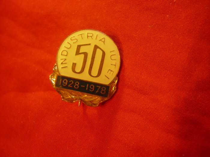 Insigna 30 Ani - Industria Iutei 1928-1978 , h= 2,3cm ,metal si email