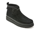 Cumpara ieftin Ghete CLARKS negre, WALLABEE FTR 2 HI, din piele intoarsa