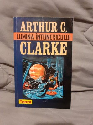 LUMINA INTUNERICULUI-ARTHUR CLARKE foto