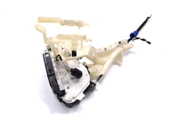 &Icirc;ncuietoare ușă dreapta față VW CC 358 2012 OEM: 3C8837868A 11571034