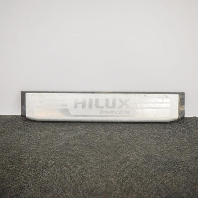 Ornament prag dreapta față TOYOTA HILUX VII Pick-up _N1_, _N2_, _N3_ 2015 OEM: 67913-0K020 10613645 foto