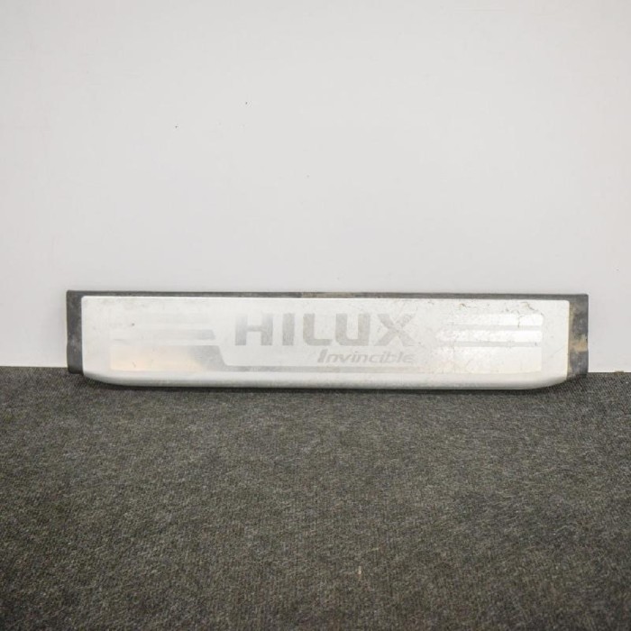 Ornament prag dreapta față TOYOTA HILUX VII Pick-up _N1_, _N2_, _N3_ 2015 OEM: 67913-0K020 10613645