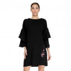 Rochie neagra tip sac cu aplicatie florala VR018 foto