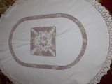 Fata de masa vintage,foarte mare, ovala, dantele , superba