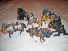 Schleich - 6 figurine cai inseuati cavaleri foto