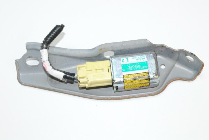 Senzor de impact st&acirc;nga spate LEXUS GS III GRS19_, UZS19_, URS19_ 2006 OEM: 89834-30020 2213159