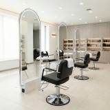 Consolă coafură frizerie barbierit cosmetică, cu oglindă LED 200x80, dublă față, PRO, argintie, cu bază din piatră