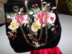 ZARA, poseta noua, catifea, brodata, manusi noi catifea