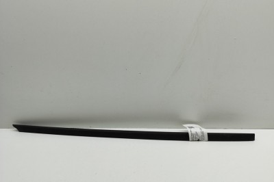 Ornament vertical parbriz st&amp;acirc;nga SKODA KAMIQ 2020 OEM: 658854327 | 30972135 foto