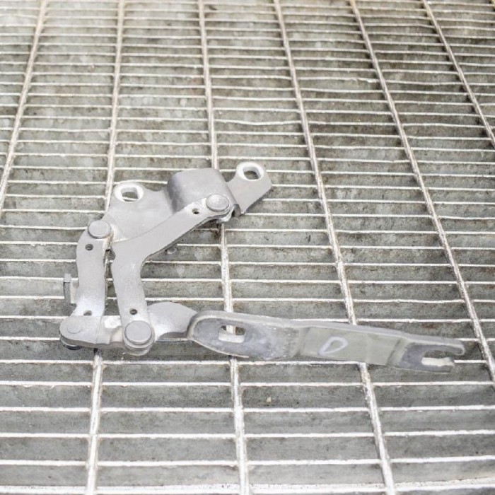 Balama capota dreapta față BMW 3 E90 2009 OEM: 7115264 10000588