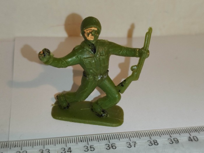 bnk jc Figurina de plastic - JEM - soldat aruncand grenada